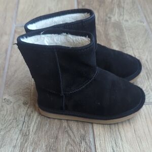 Old Navy Black Ankle Boots with Cream Lining
